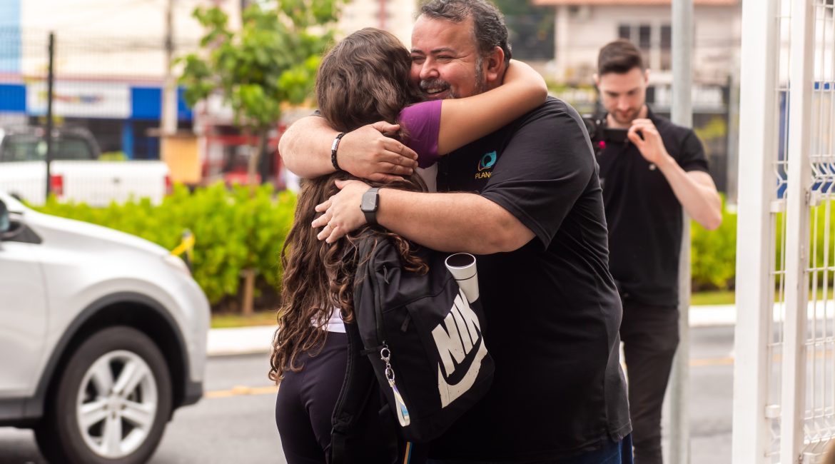 Você conhece o jeito Planck de educar? No Colégio Planck, a importância do ambiente escolar na vida de uma criança ou adolescente vai muito além do ensino acadêmico. O Colégio está intimamente envolvido no crescimento e no desenvolvimento de valores e princípios que seguirão uma pessoa durante toda a sua vida. Acompanhe este post e confira os pilares que fazem do Colégio Planck especial no jeito de educar.