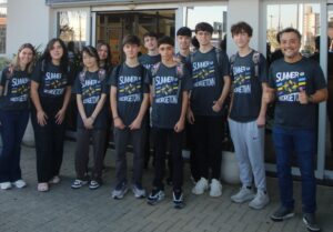 Estudantes do Colégio Planck participando de Summer Program em universidade internacional, desenvolvendo autonomia, protagonismo e habilidades globais durante as férias escolares.